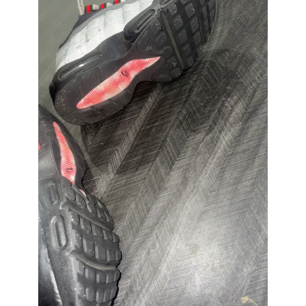 Nike Air Max 95 GS Black Wolf Grey Bright Crimson Sneakers Youth 2.5Y 307565-024